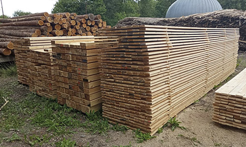 Доска и брус в пачках